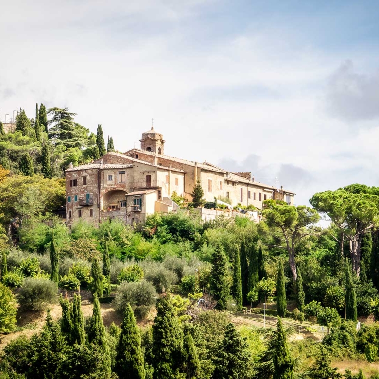 Investing in Real Estate: The Advantages of Buying in Tuscany